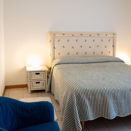 Elegant Apartment In Residence With Pool アチレアーレ エクステリア 写真