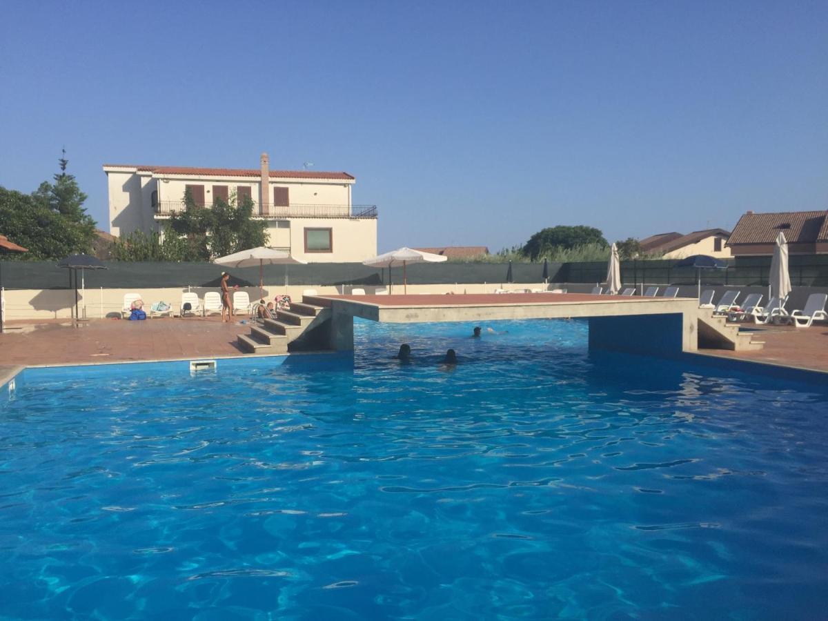 Elegant Apartment In Residence With Pool アチレアーレ エクステリア 写真