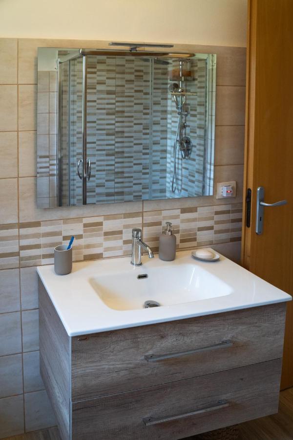Elegant Apartment In Residence With Pool アチレアーレ エクステリア 写真