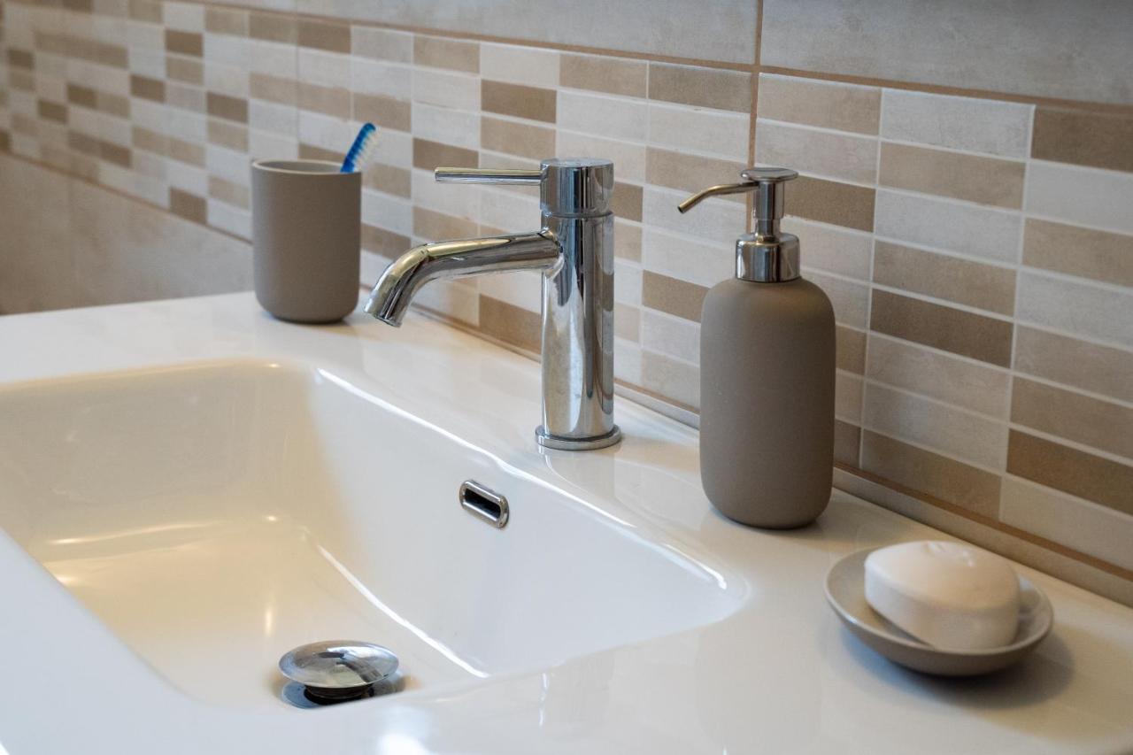 Elegant Apartment In Residence With Pool アチレアーレ エクステリア 写真