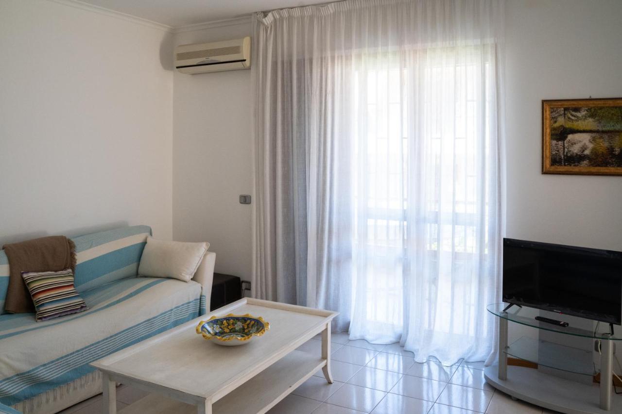Elegant Apartment In Residence With Pool アチレアーレ エクステリア 写真