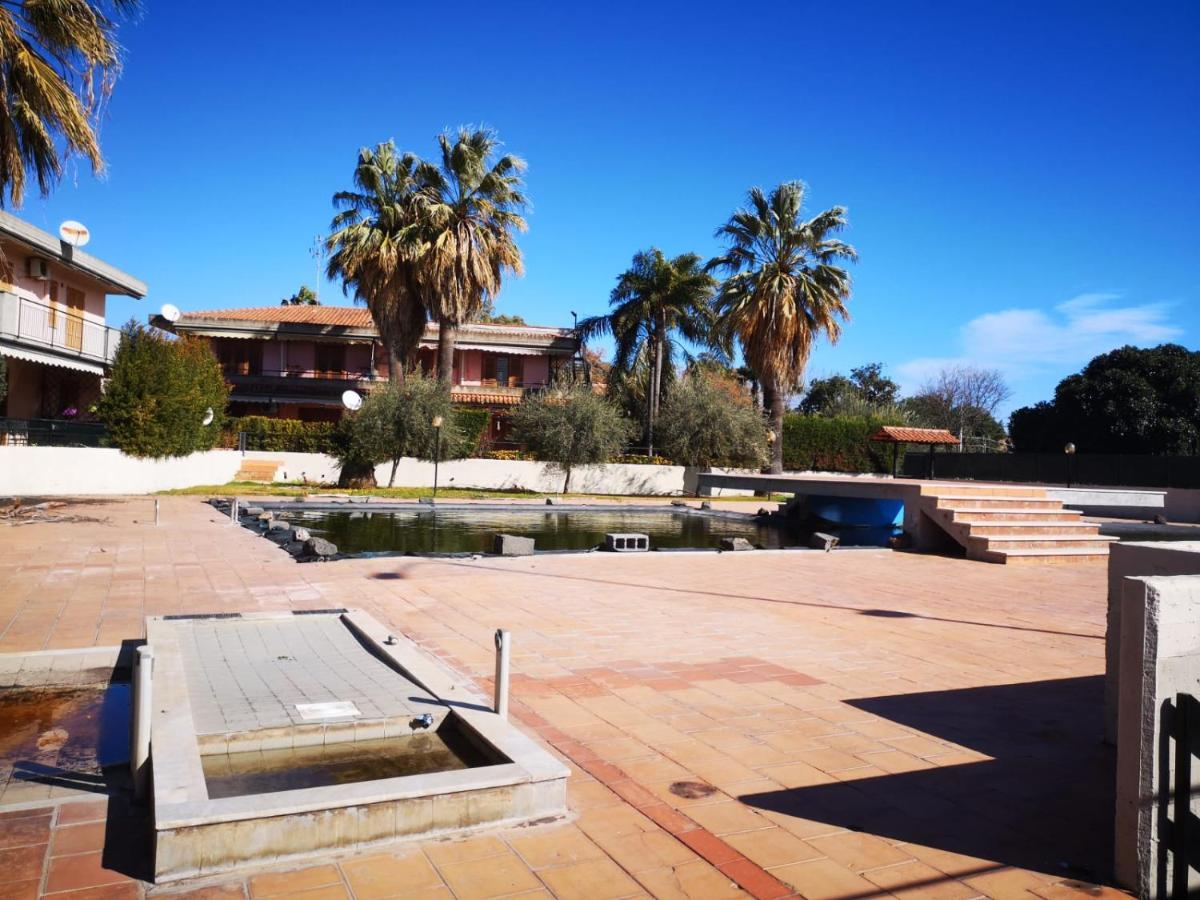 Elegant Apartment In Residence With Pool アチレアーレ エクステリア 写真